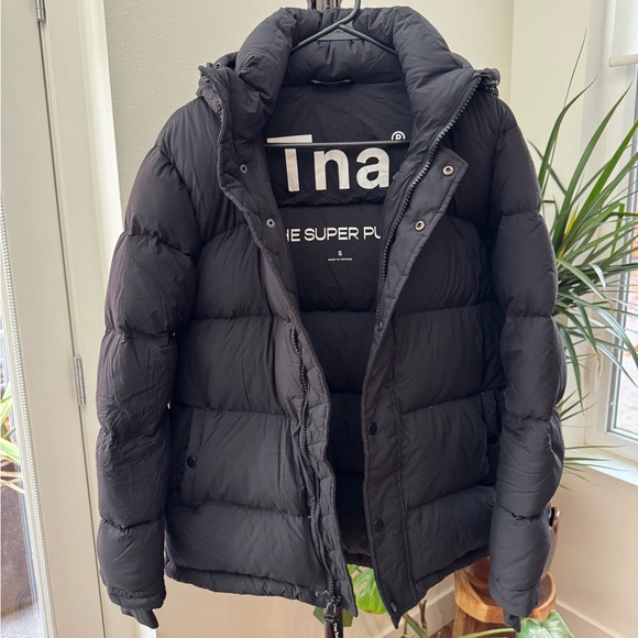 Aritzia Super Puff jacket - Picture 2 of 4